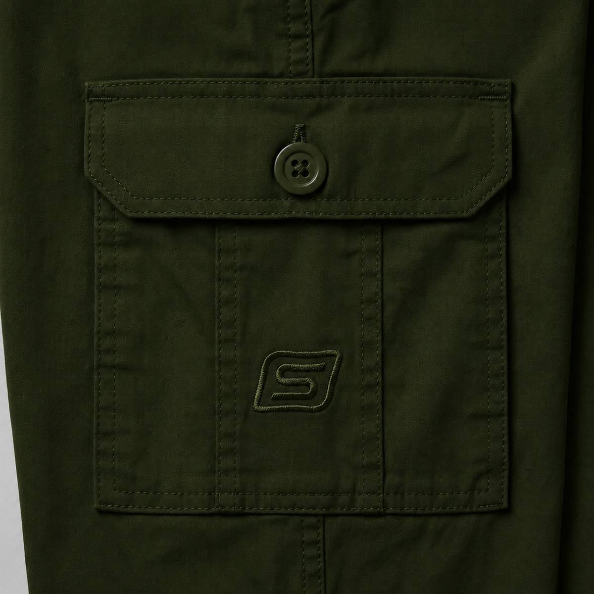 Olive Urban Souls Cargo Pant 8805, pocket and logo detail